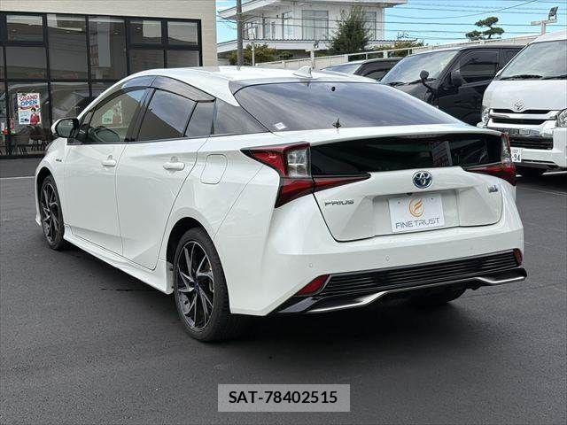 Toyota PRIUS 2019-12 8881609-21
