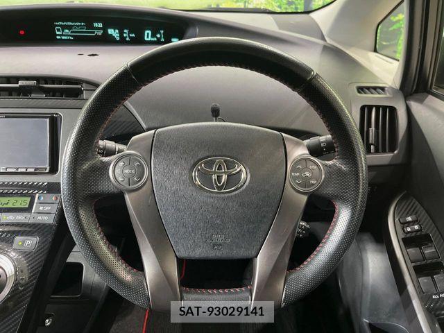 Toyota PRIUS 2015-09 8881646-12