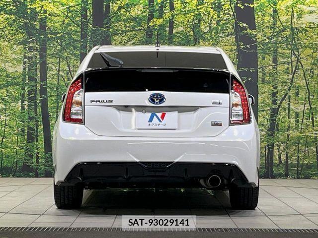 Toyota PRIUS 2015-09 8881646-16
