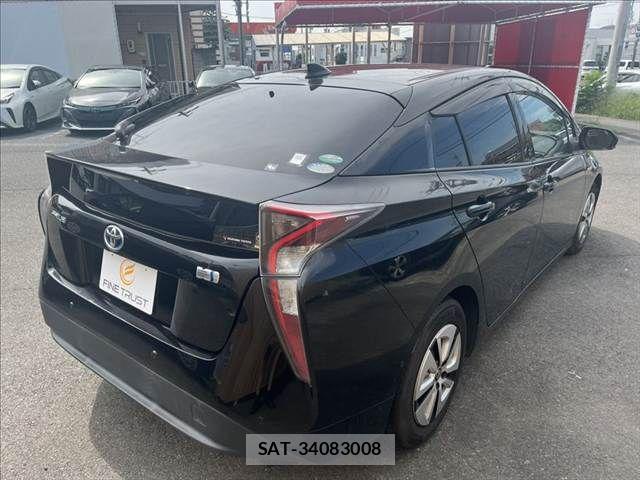 Toyota PRIUS 2016-07 8881633-16
