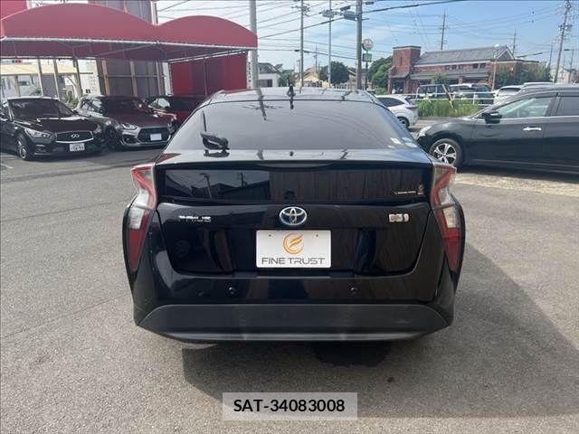 Toyota PRIUS 2016-07 8881633-17