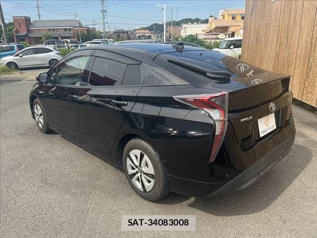 Toyota PRIUS 2016-07 8881633-18