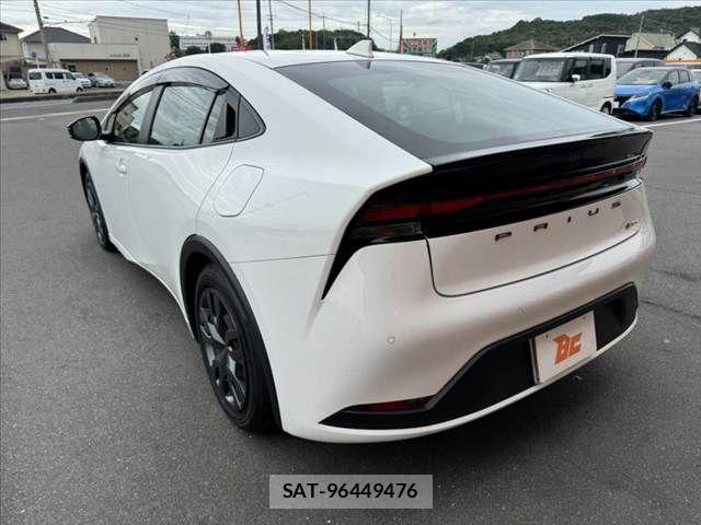 Toyota PRIUS 2025-07 8881596-12