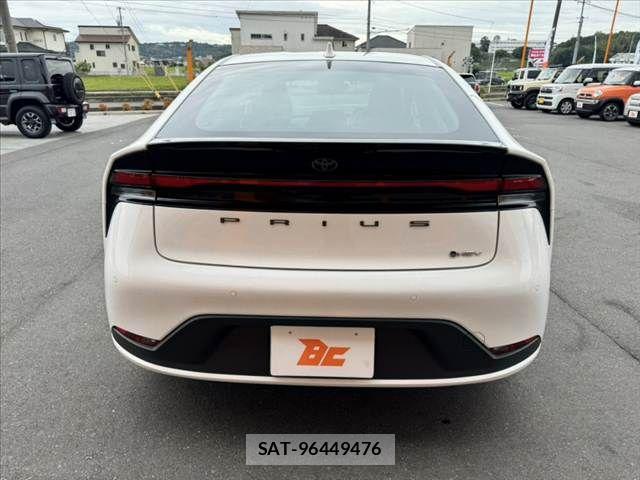 Toyota PRIUS 2025-07 8881596-13
