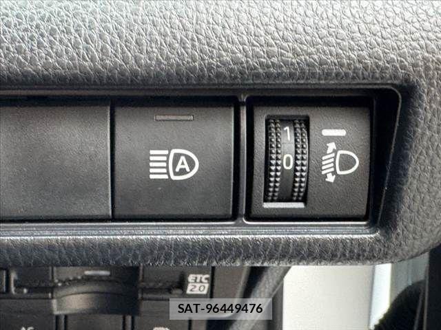 Toyota PRIUS 2025-07 8881596-26