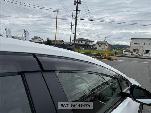 Toyota PRIUS 2025-07 8881596-29