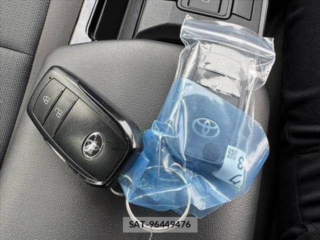 Toyota PRIUS 2025-07 8881596-6