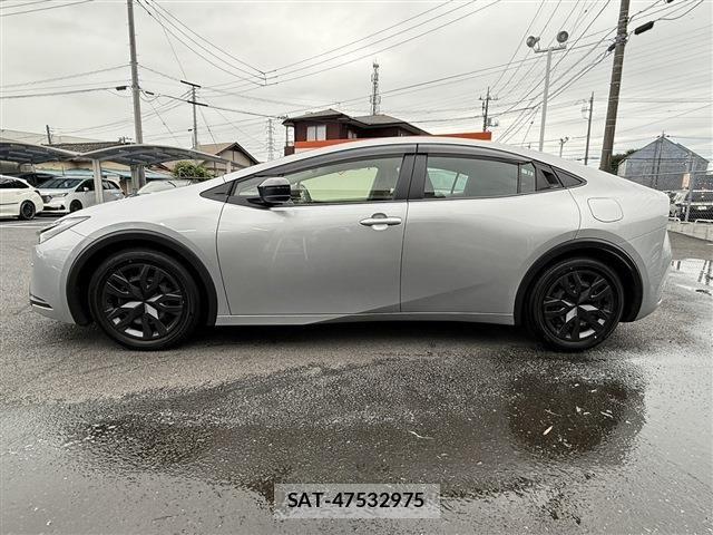 Toyota PRIUS 2024-01 8881597-9