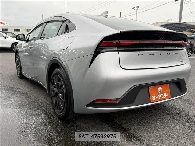 Toyota PRIUS 2024-01 8881597-21