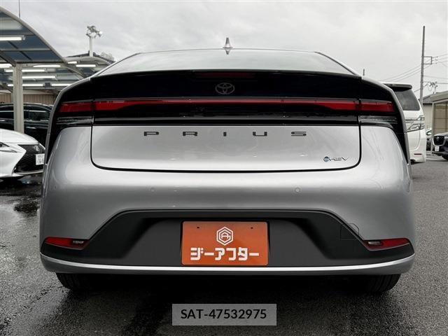 Toyota PRIUS 2024-01 8881597-8