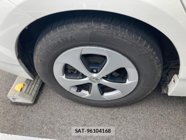 Toyota PRIUS 2012-02 8881670-11