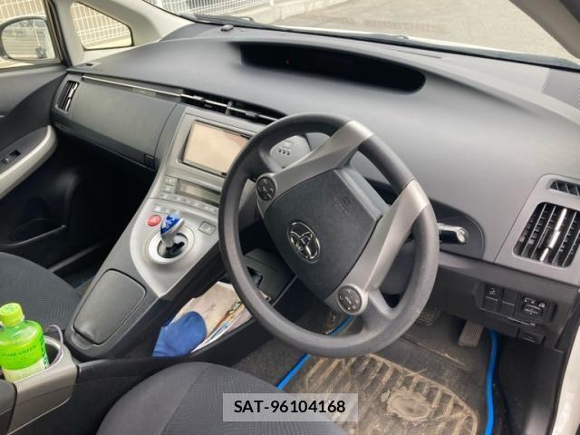 Toyota PRIUS 2012-02 8881670-12