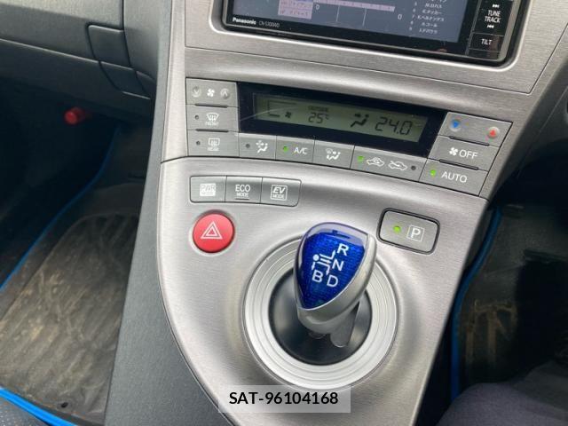 Toyota PRIUS 2012-02 8881670-21
