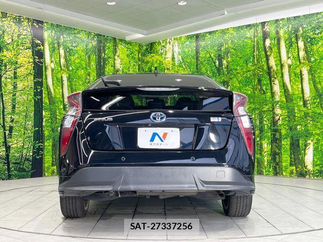 Toyota PRIUS 2016-11 8881611-14