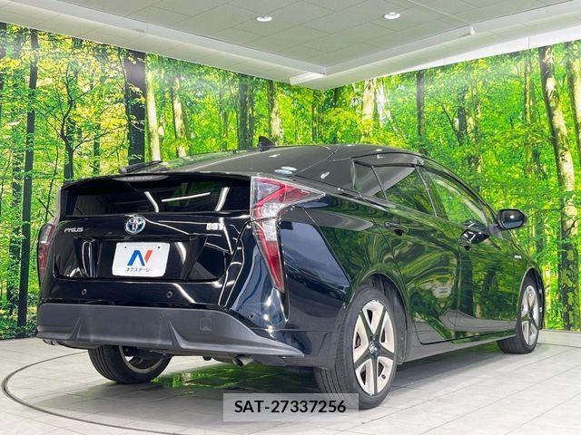Toyota PRIUS 2016-11 8881611-16