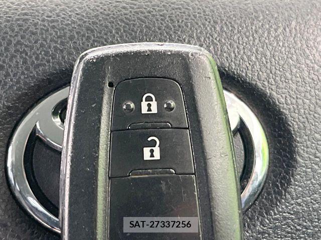 Toyota PRIUS 2016-11 8881611-6