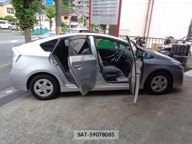 Toyota PRIUS 2009-12 8881656-9