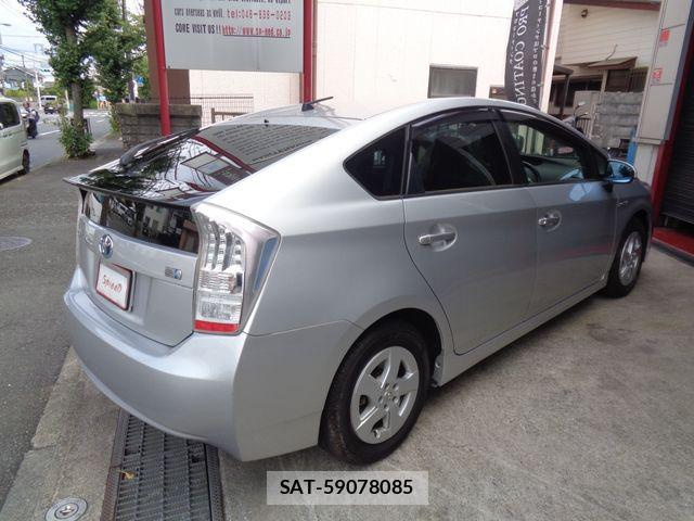 Toyota PRIUS 2009-12 8881656-10