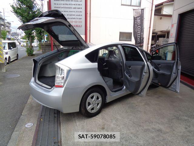 Toyota PRIUS 2009-12 8881656-11