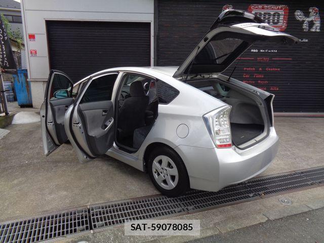 Toyota PRIUS 2009-12 8881656-16