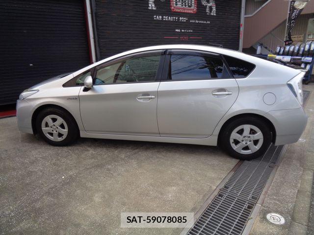 Toyota PRIUS 2009-12 8881656-17