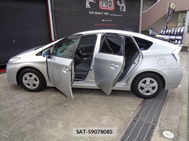 Toyota PRIUS 2009-12 8881656-18