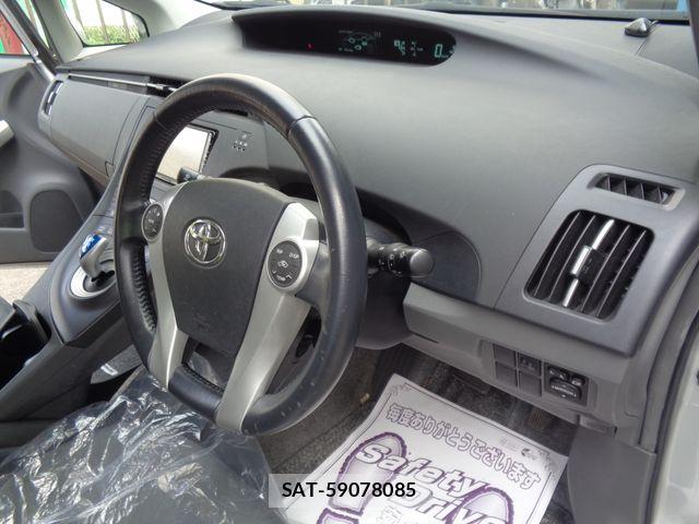 Toyota PRIUS 2009-12 8881656-21