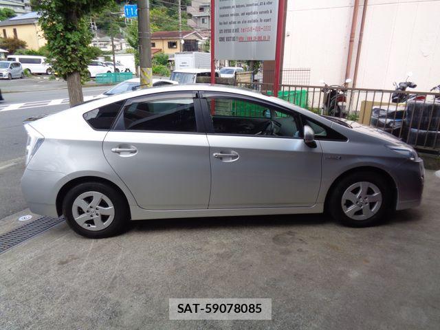 Toyota PRIUS 2009-12 8881656-8