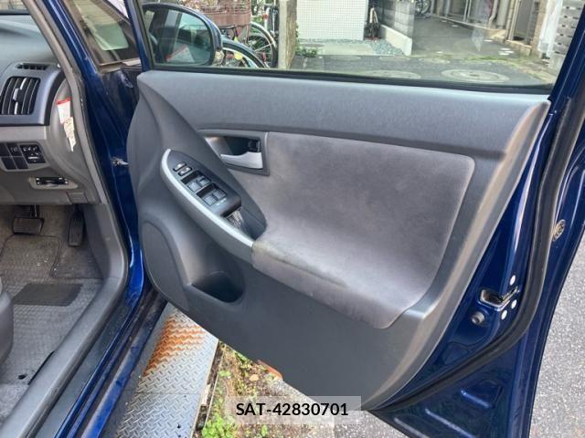 Toyota PRIUS 2009-11 8881671-10