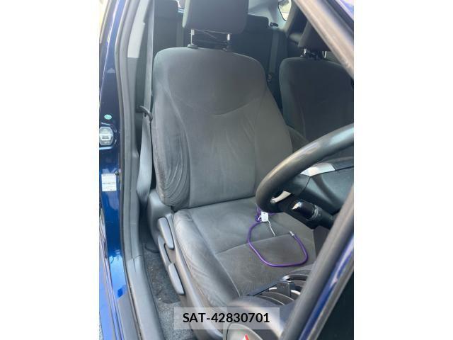 Toyota PRIUS 2009-11 8881671-11