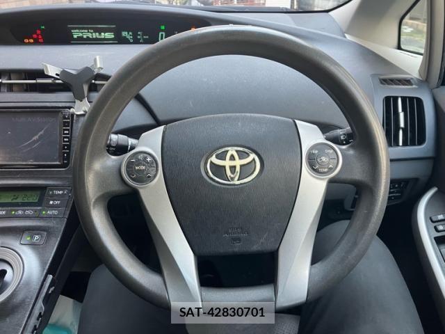 Toyota PRIUS 2009-11 8881671-12