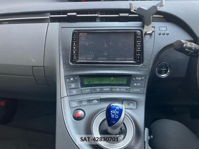 Toyota PRIUS 2009-11 8881671-16