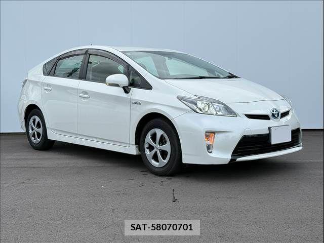 Toyota PRIUS 2015-06 8881643-9