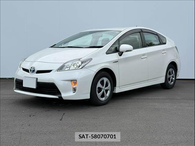 Toyota PRIUS 2015-06 8881643-10