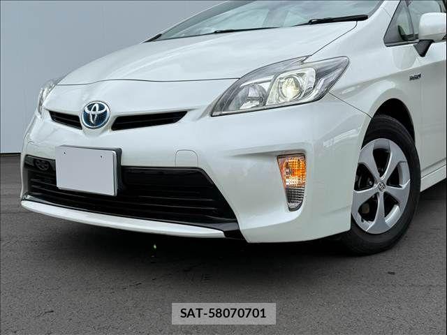 Toyota PRIUS 2015-06 8881643-15
