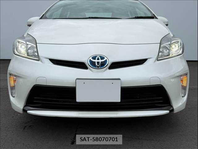 Toyota PRIUS 2015-06 8881643-16