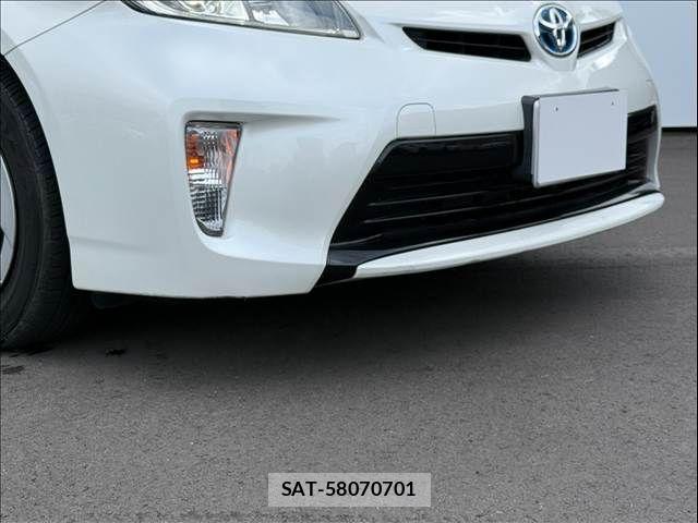 Toyota PRIUS 2015-06 8881643-17