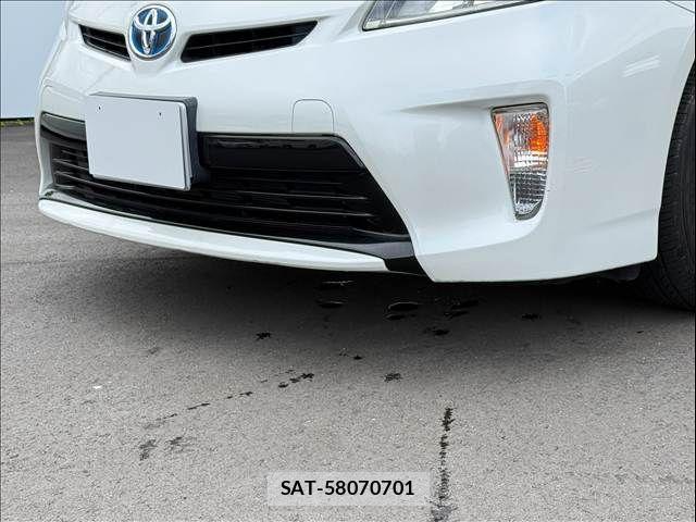 Toyota PRIUS 2015-06 8881643-18