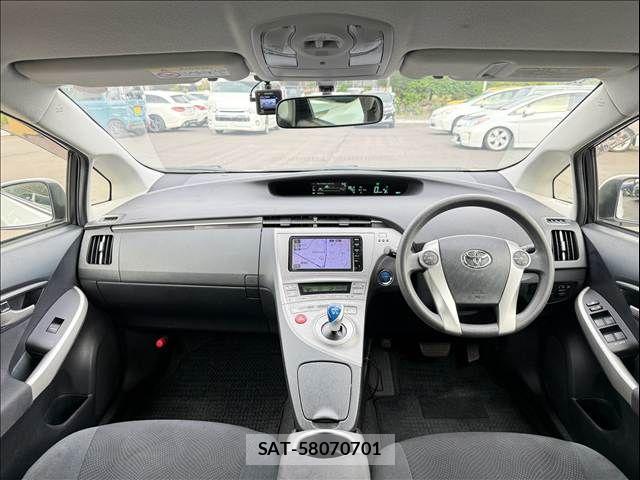 Toyota PRIUS 2015-06 8881643-1
