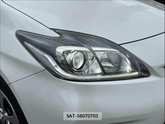 Toyota PRIUS 2015-06 8881643-21