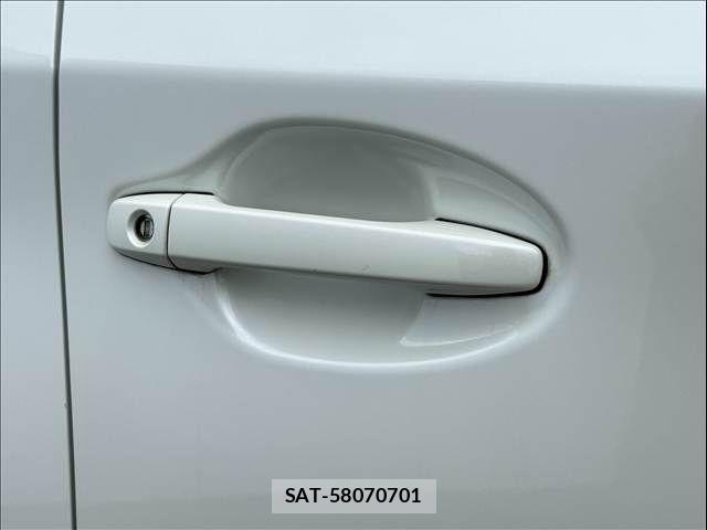 Toyota PRIUS 2015-06 8881643-25