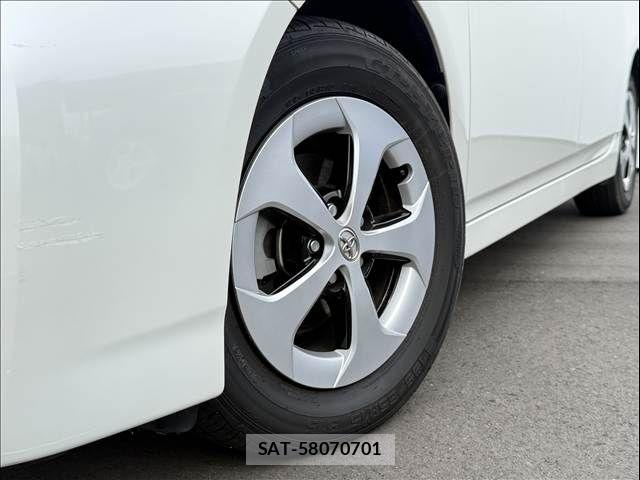 Toyota PRIUS 2015-06 8881643-2