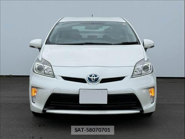 Toyota PRIUS 2015-06 8881643-4