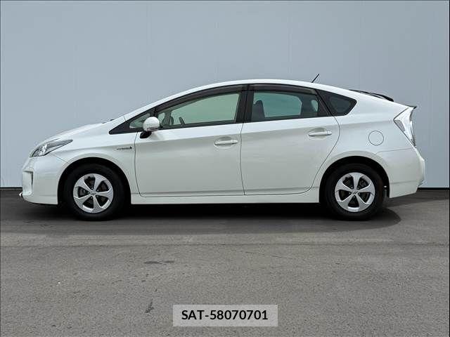 Toyota PRIUS 2015-06 8881643-6