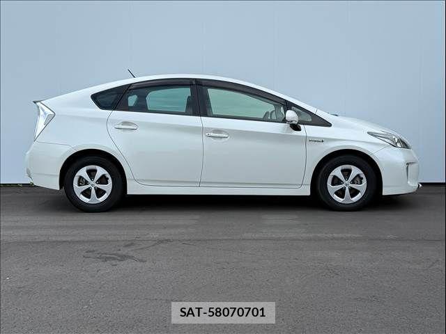 Toyota PRIUS 2015-06 8881643-7