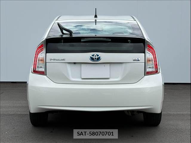 Toyota PRIUS 2015-06 8881643-8