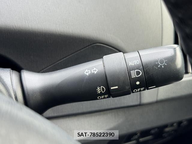 Toyota PRIUS 2014-04 8881648-15