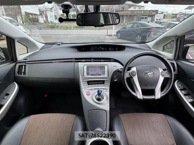 Toyota PRIUS 2014-04 8881648-1