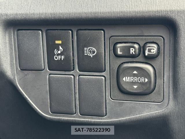 Toyota PRIUS 2014-04 8881648-25