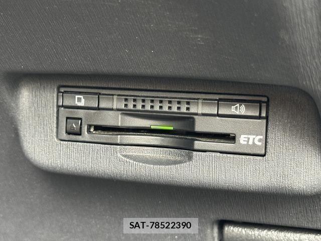Toyota PRIUS 2014-04 8881648-26